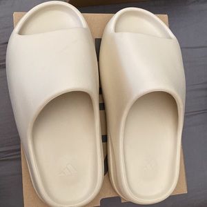Yeezy Slides, Bone, Sz 6